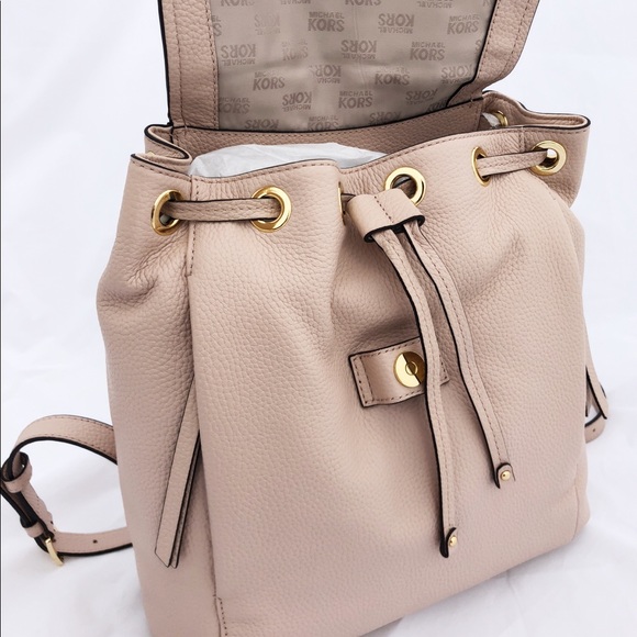 🌺👜💕- NWT Michael Kors Large Backpack - Picture 8 of 8